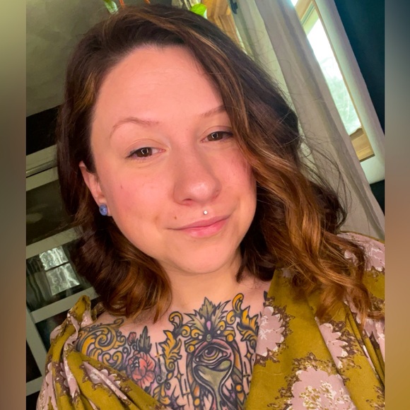 Meet your Posher, Hannah - Picture 1 of 1